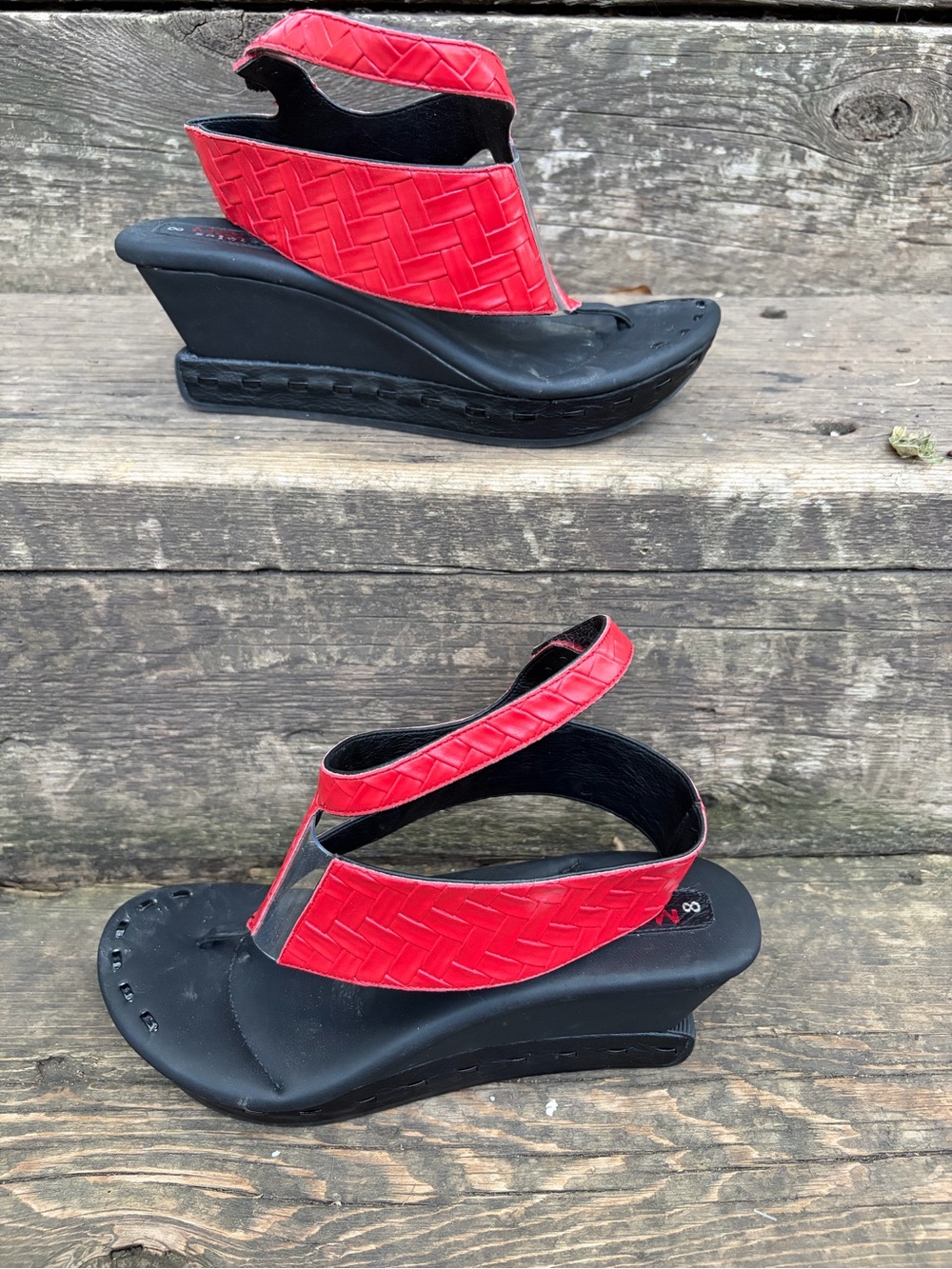 Modzori Venitia 3 Scarlet Flips to Black Reversible Platform Wedge Sandals